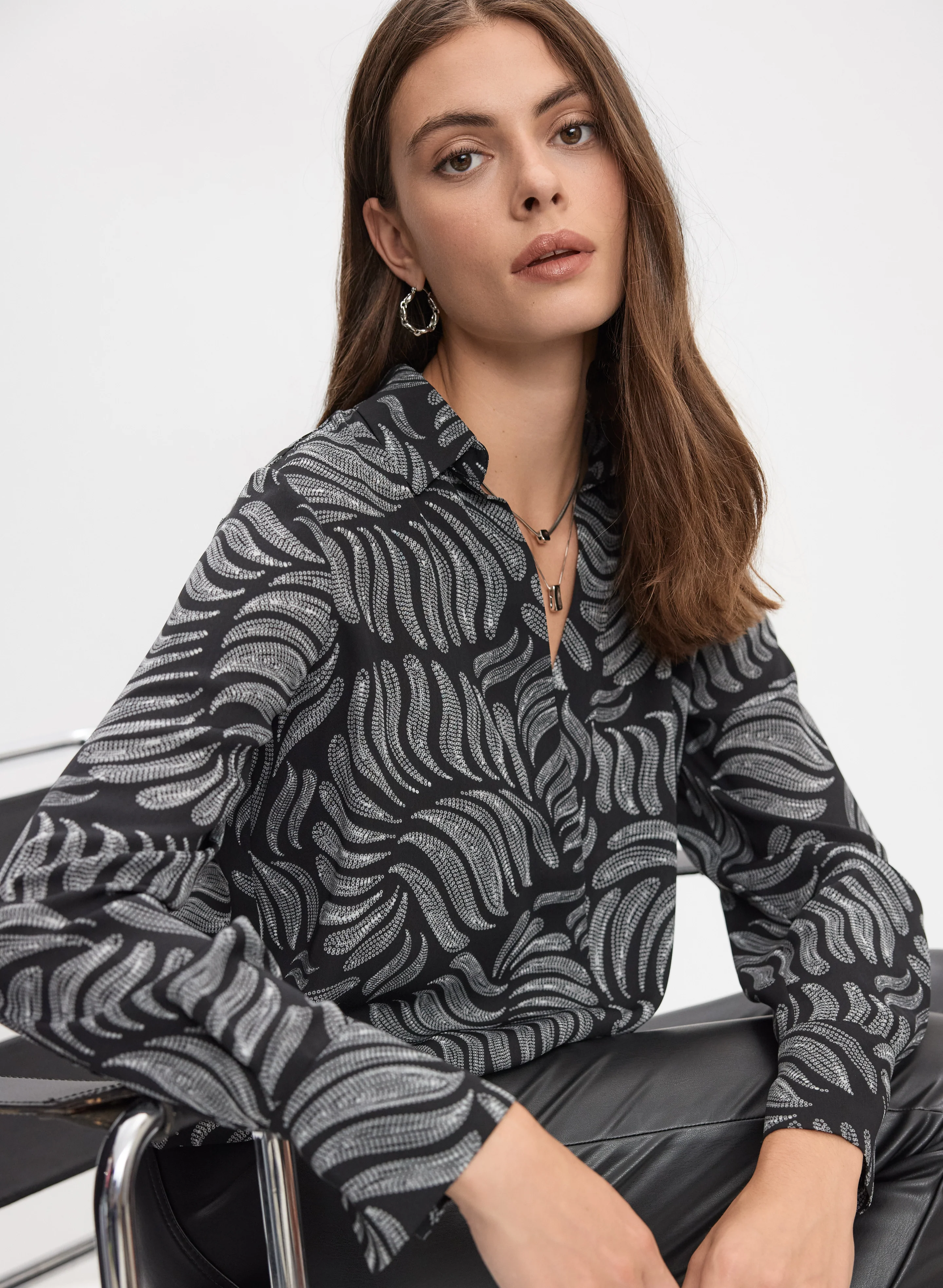 Abstract Leaf Print Blouse - Image 5