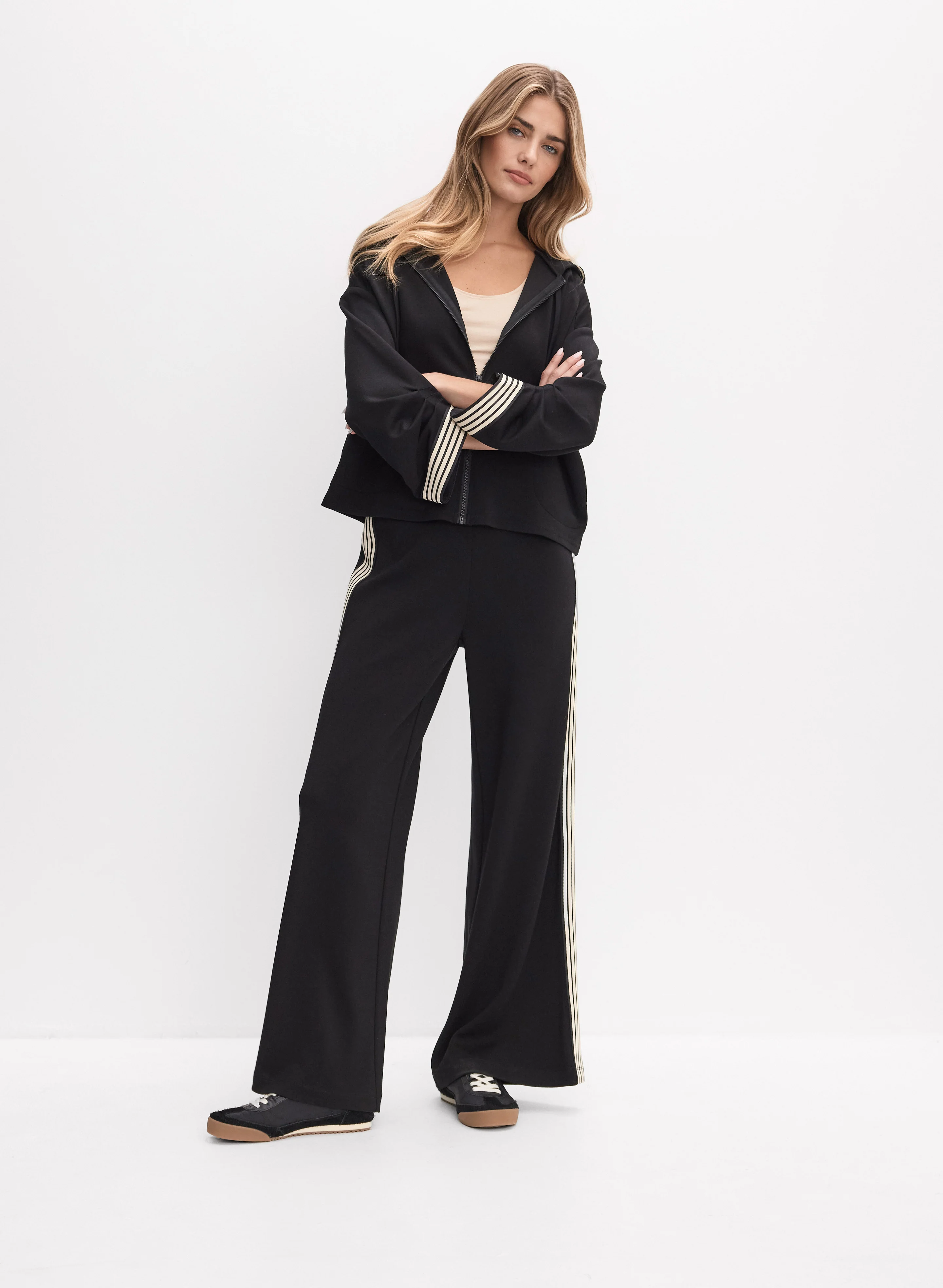 Contrast Striped Trim Pants - Image 3