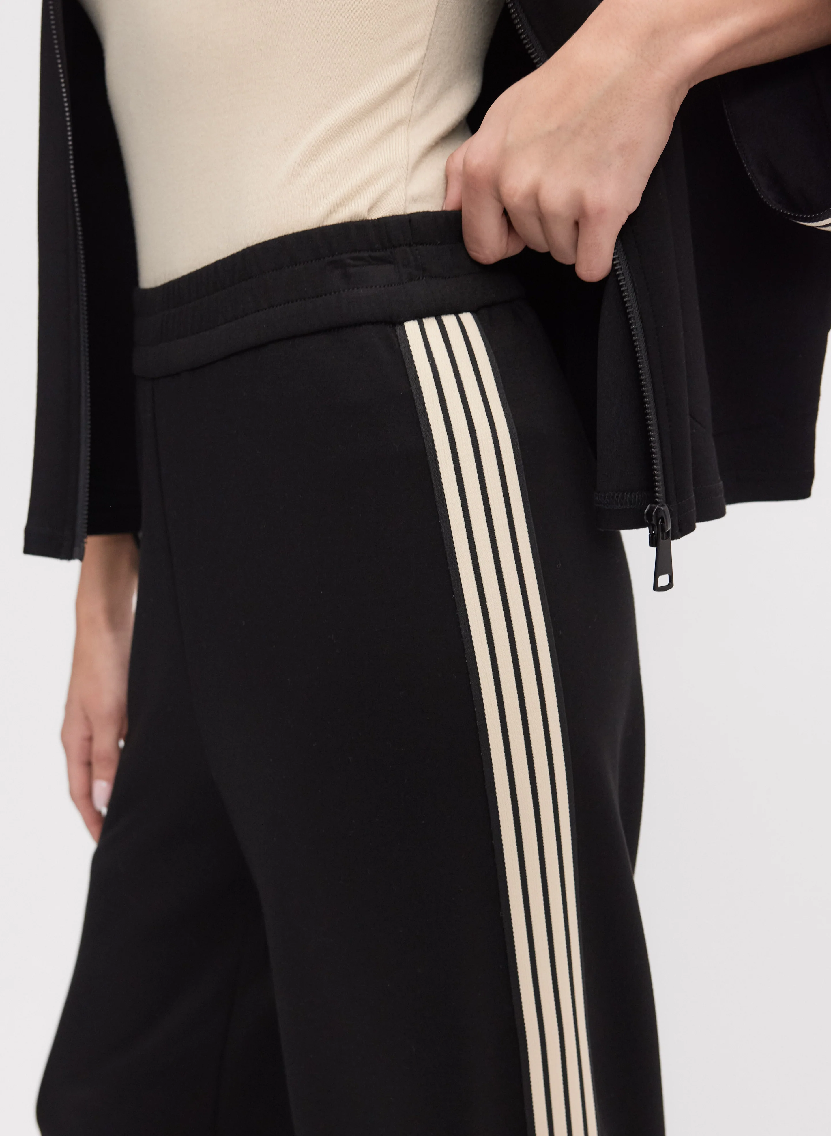 Contrast Striped Trim Pants - Image 4