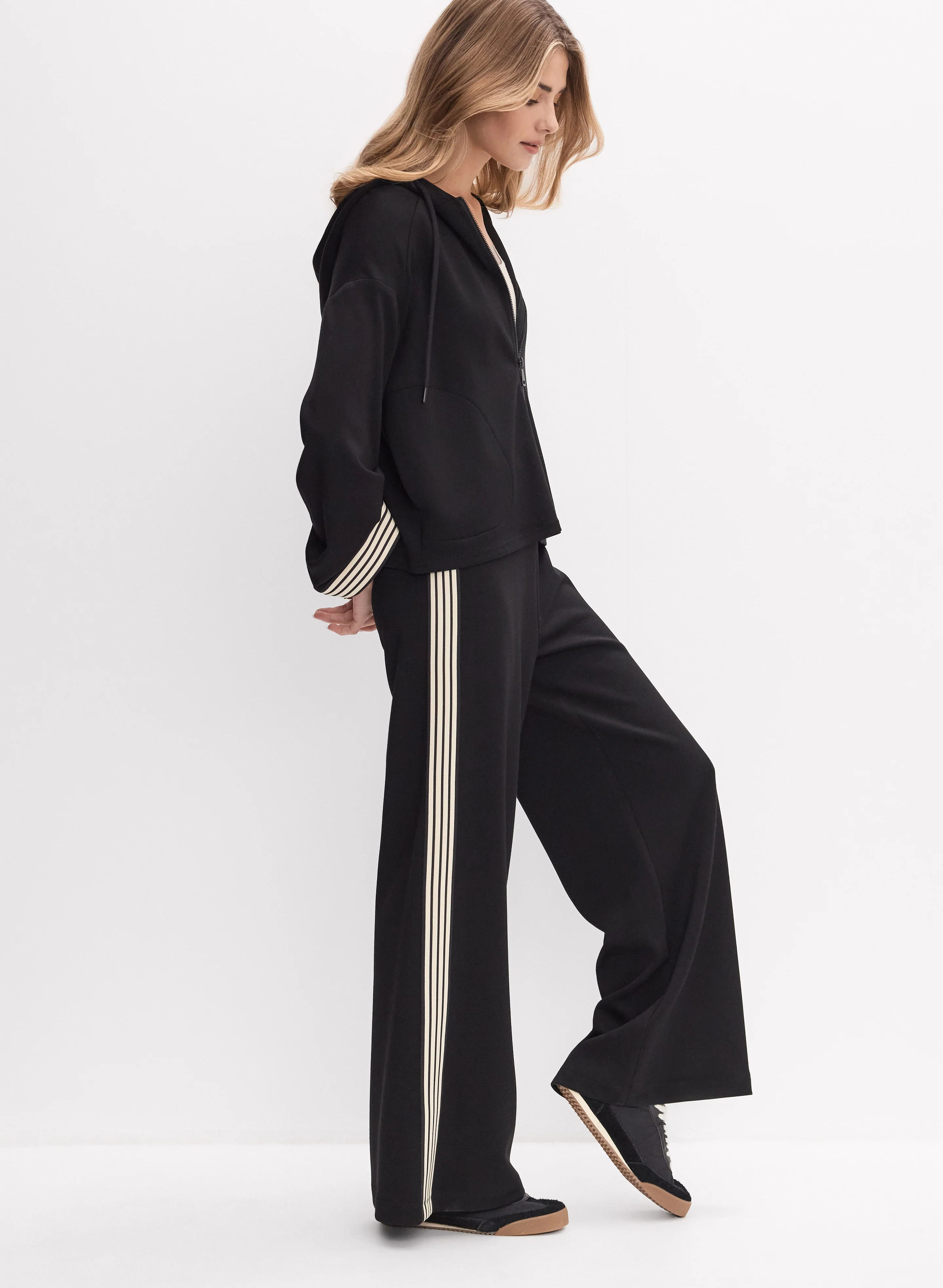Contrast Striped Trim Pants - Image 5