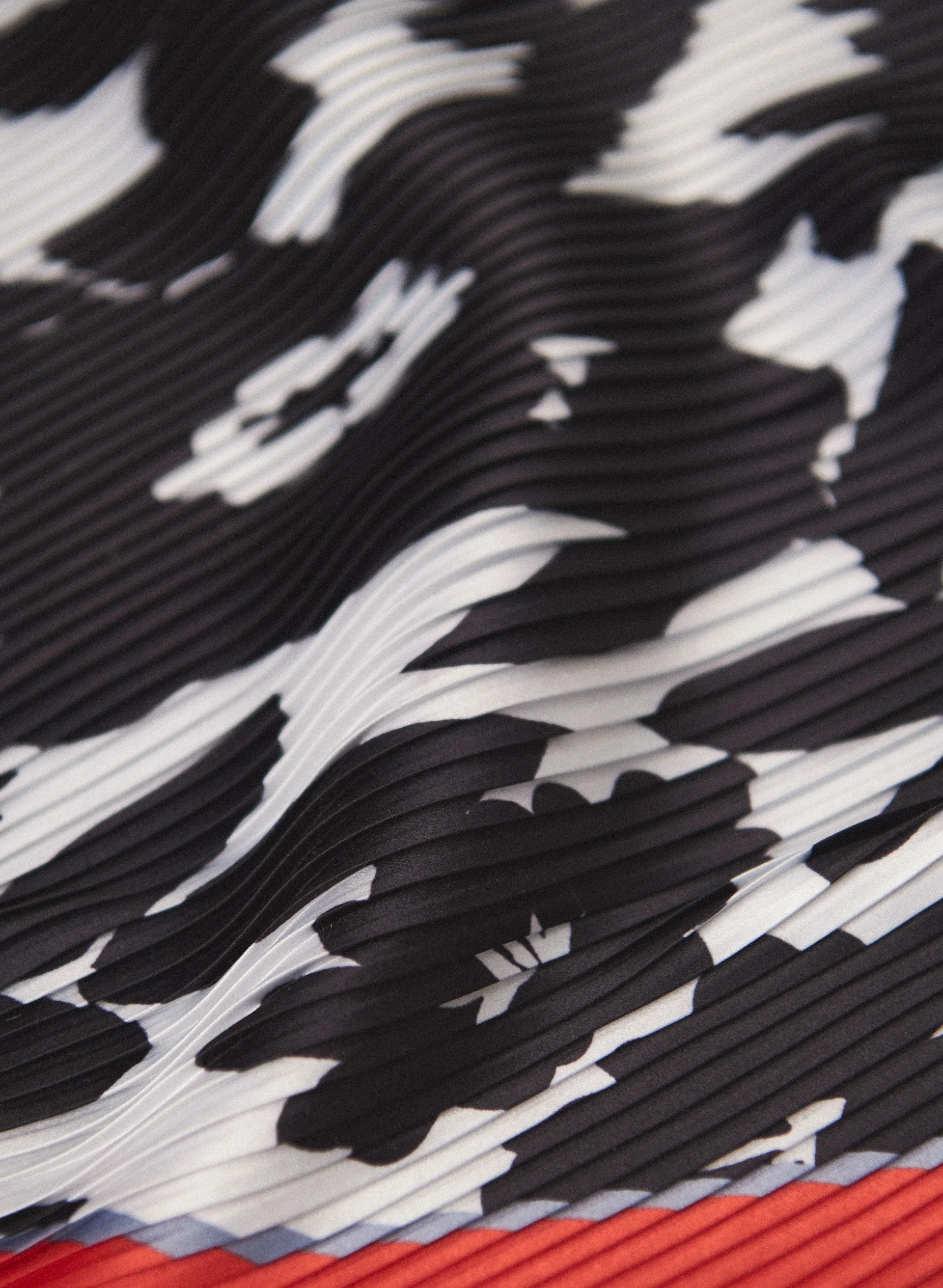 Floral Print Pleated Scarf - Image 2