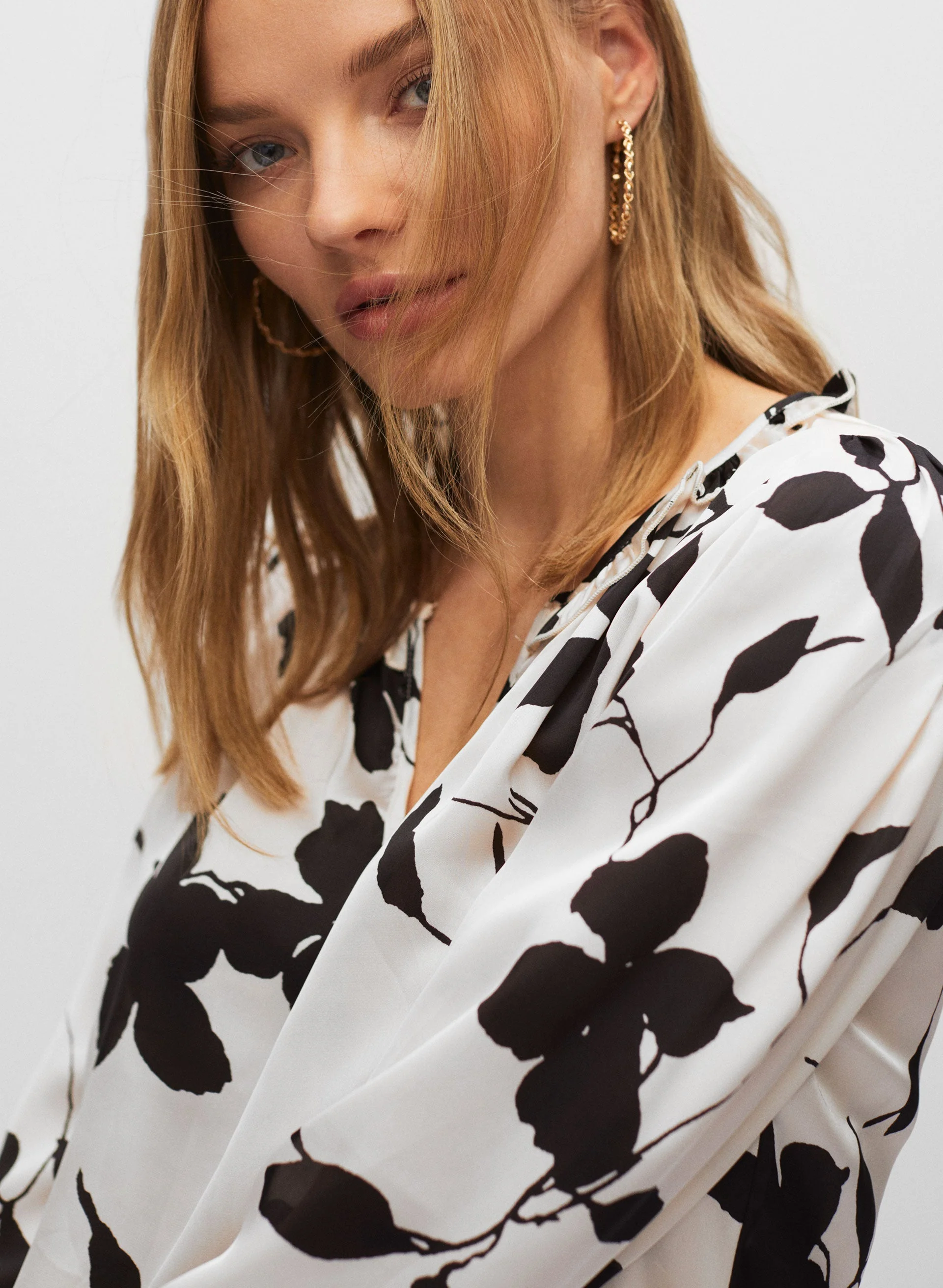 Floral Print Ruffle Detail Blouse - Image 3