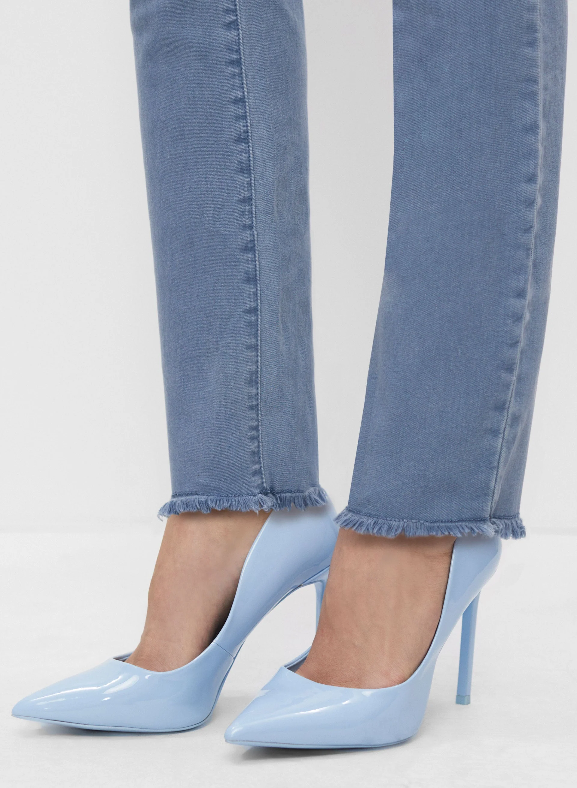 Frank Lyman - Frayed Hem Jeans - Image 5