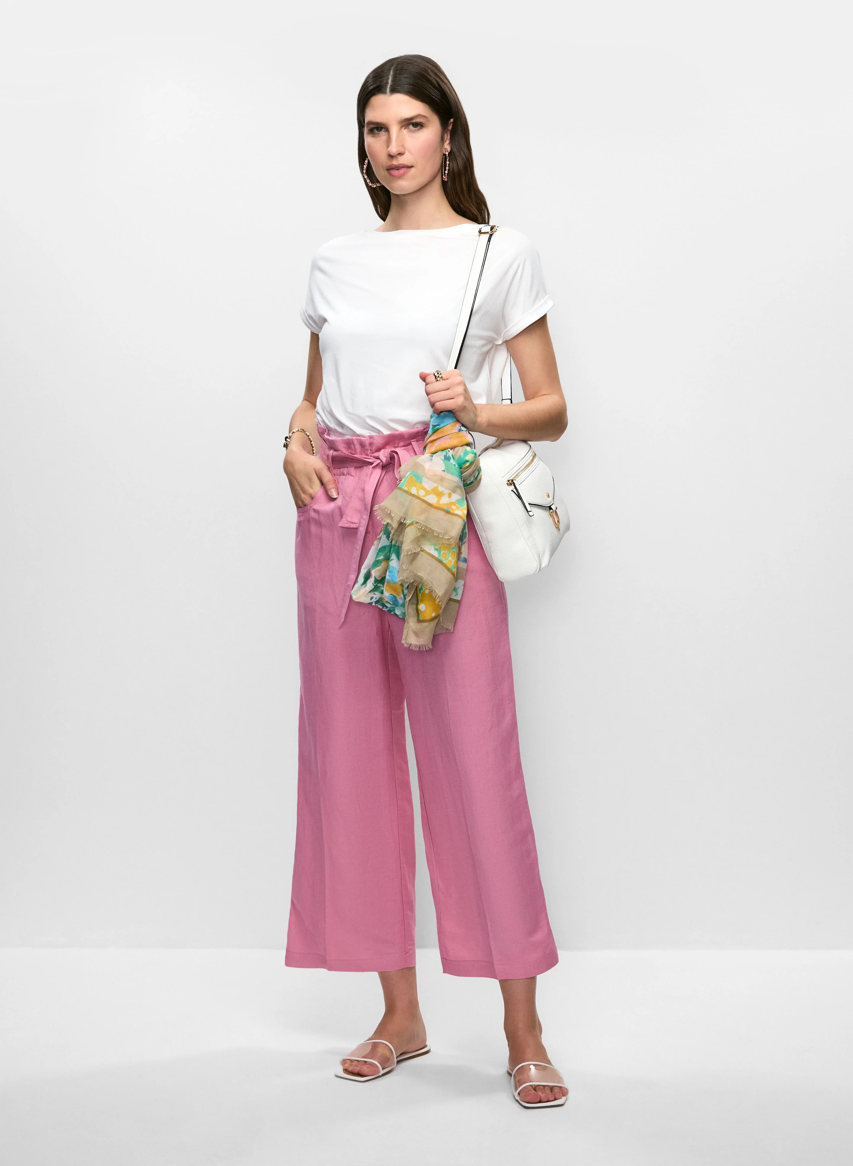Ruched Hem T-Shirt & Linen Cropped Pants