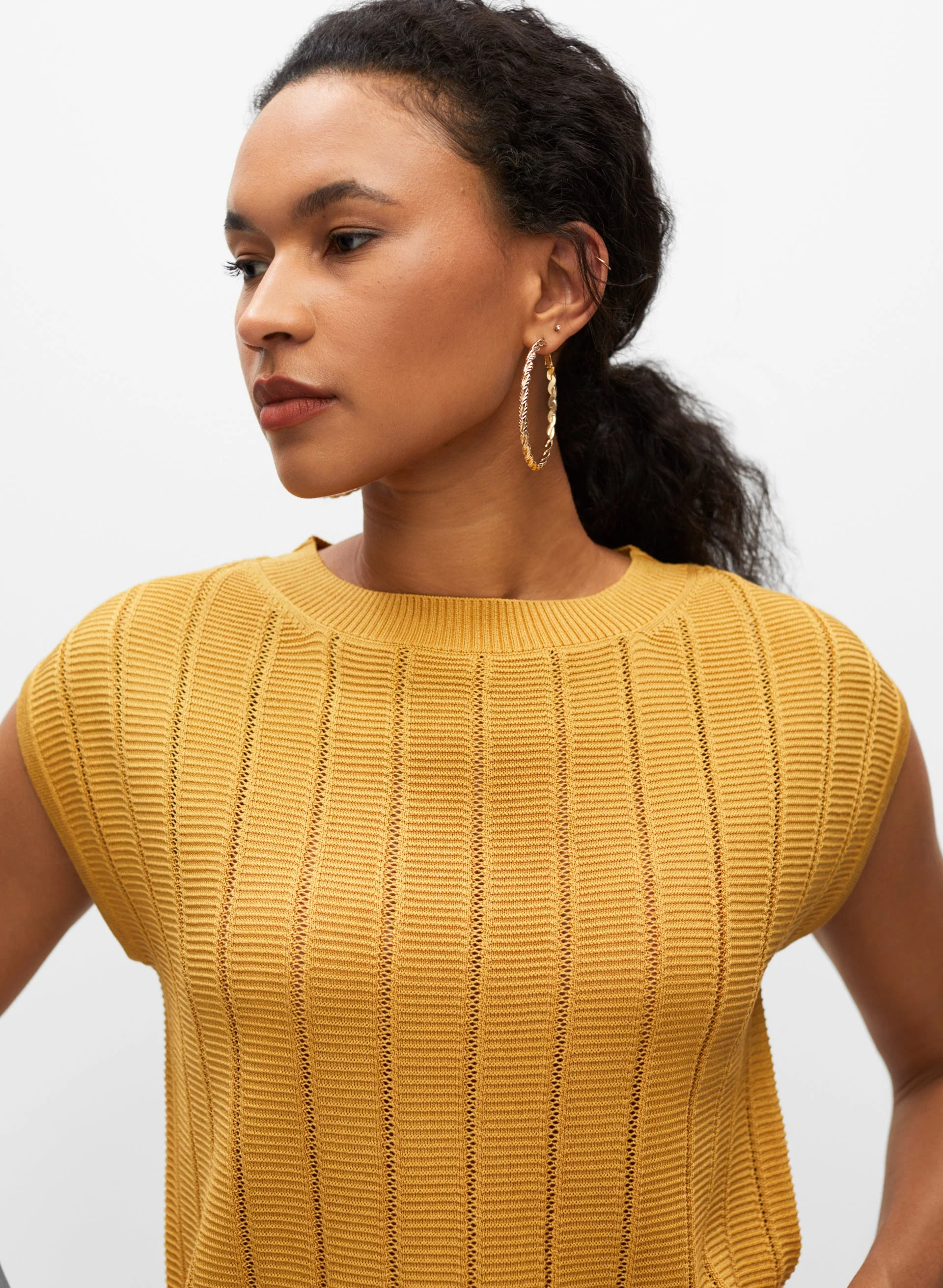 Short Sleeve Sweater - Image 2